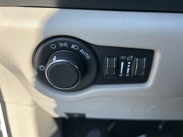 Chrysler Voyager  2023