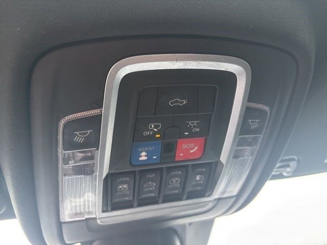 RAM 1500 Laramie Crew Cab 4WD 2021