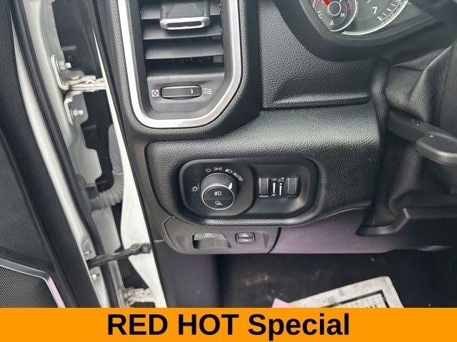 RAM 1500 Laramie Crew Cab 4WD 2021
