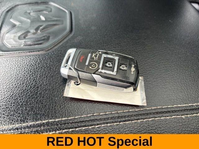 RAM 1500 Laramie Crew Cab 4WD 2021