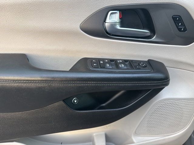 Chrysler Pacifica Hybrid Touring L 2022