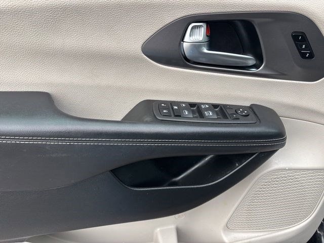 Chrysler Pacifica Touring L 2023