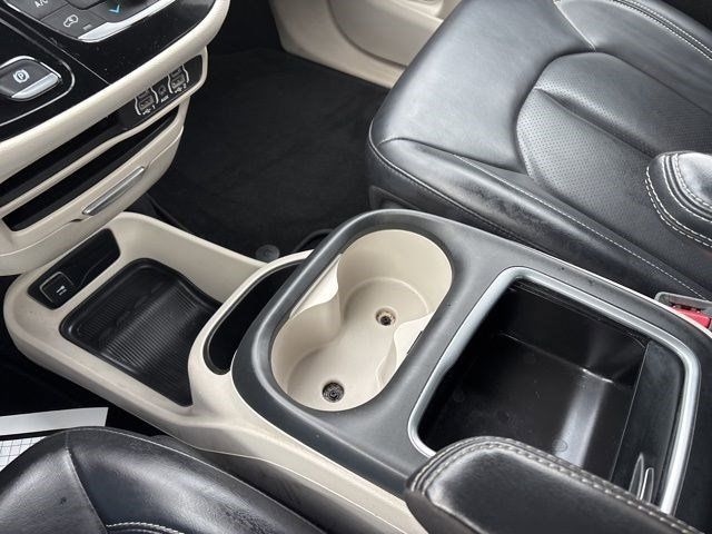 Chrysler Pacifica Touring L 2023