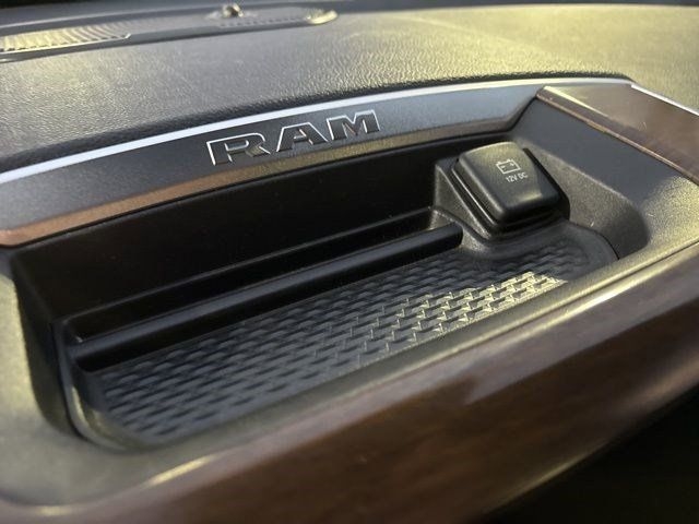 RAM 1500 Laramie Crew Cab 4WD 2022