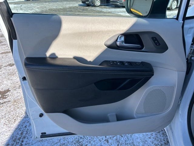 Chrysler Pacifica Touring L 2023