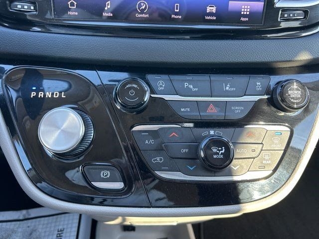 Chrysler Pacifica Touring L 2023