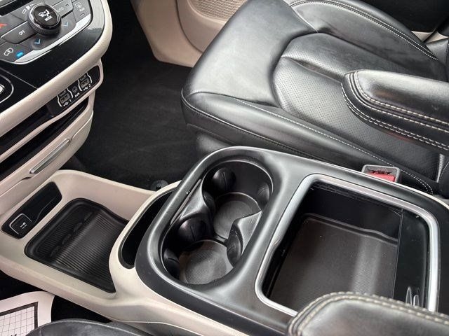 Chrysler Pacifica Touring L 2023