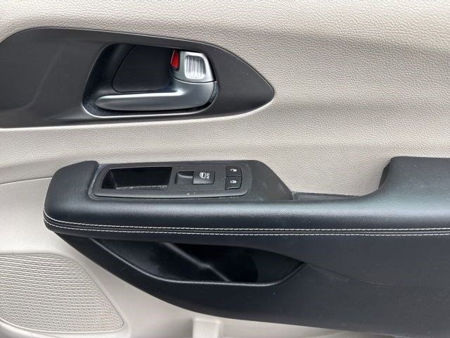 Chrysler Pacifica Touring L 2023