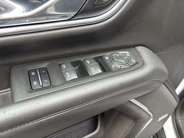 Chevrolet Suburban  2021