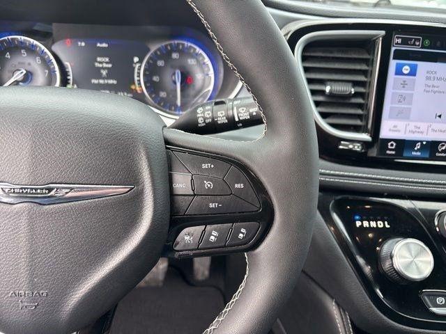 Chrysler Pacifica Limited 2025