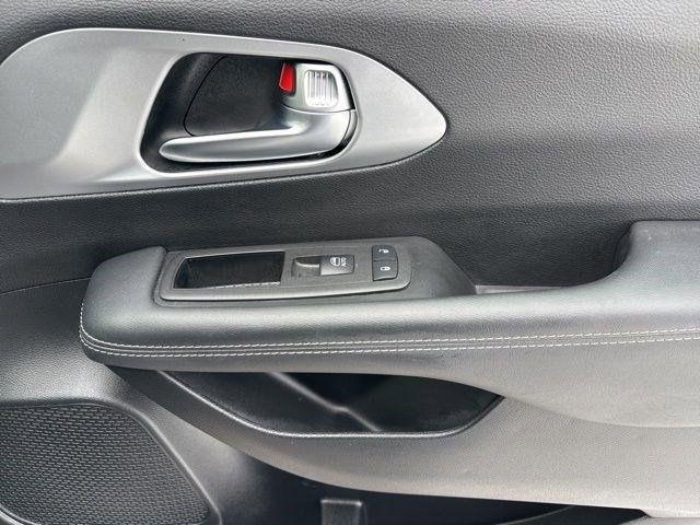 Chrysler Pacifica Limited 2025