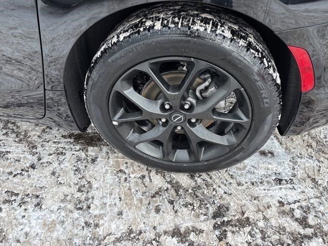 Chrysler Pacifica Limited 2025