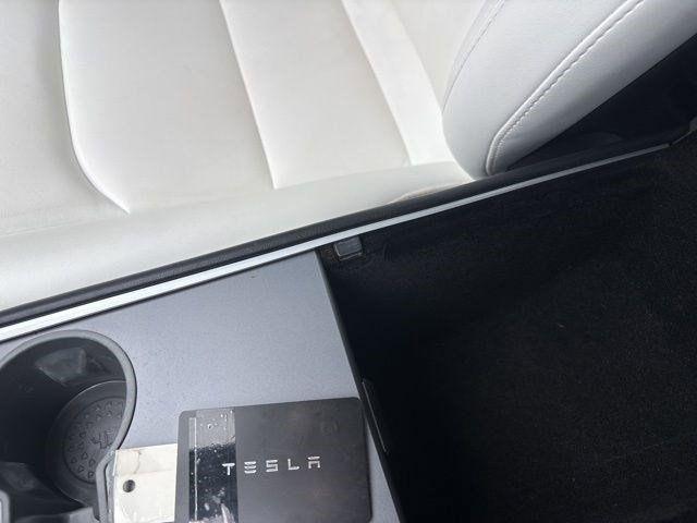 Tesla Model 3  2023