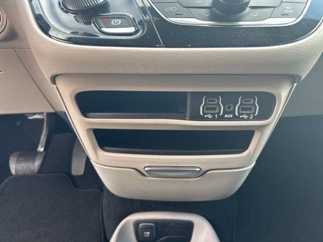 Chrysler Voyager  2023