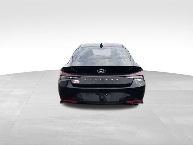 Hyundai Elantra  2022
