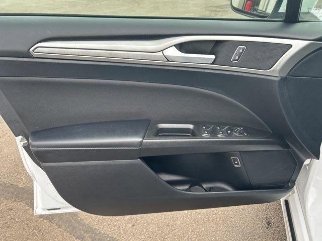 Ford Fusion Hybrid  2020