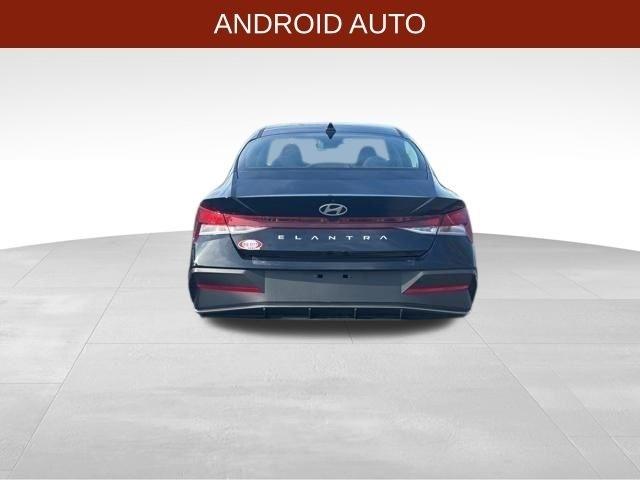 Hyundai Elantra  2025