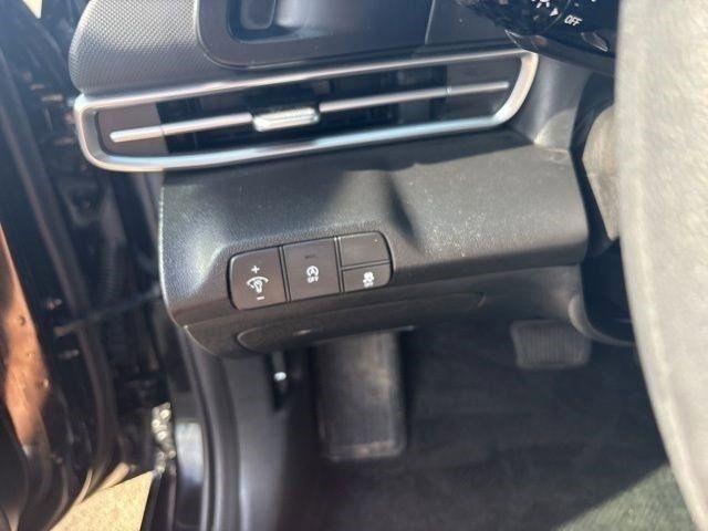 Hyundai Elantra  2025