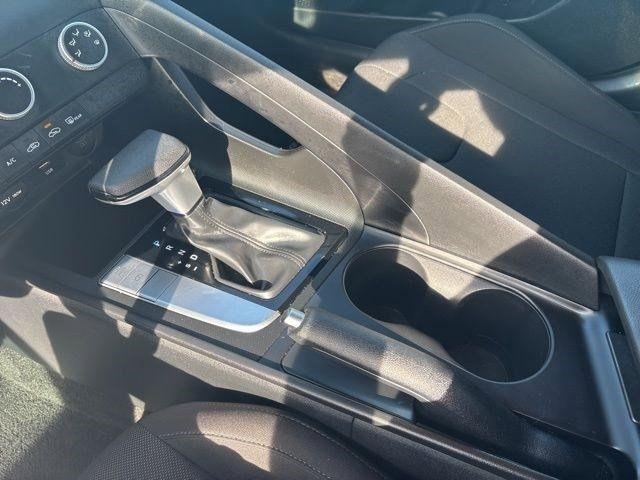 Hyundai Elantra  2025