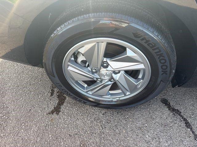 Hyundai Elantra  2025