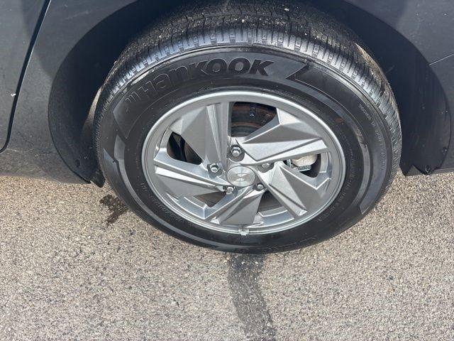 Hyundai Elantra  2025