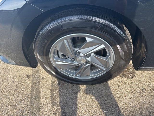 Hyundai Elantra  2025