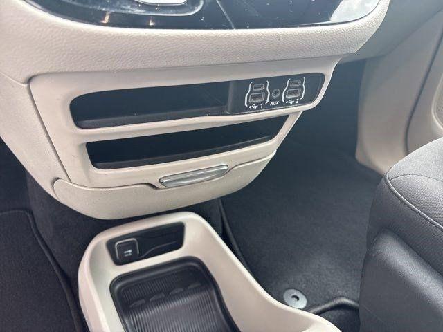 Chrysler Voyager  2023