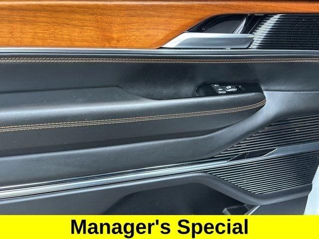 Jeep Grand Wagoneer Series III 4WD 2022