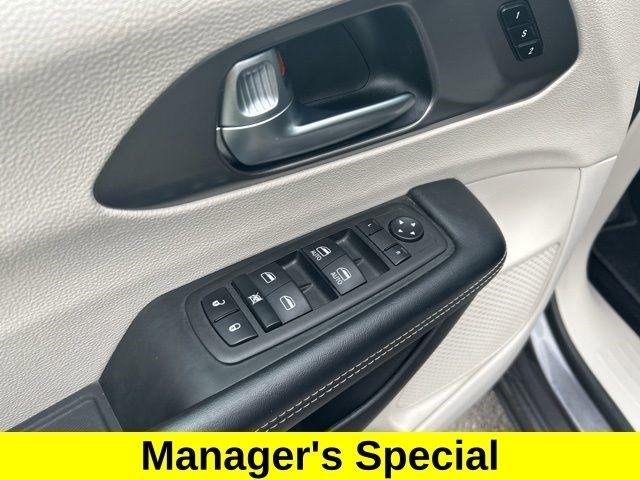 Chrysler Pacifica Touring L 2023