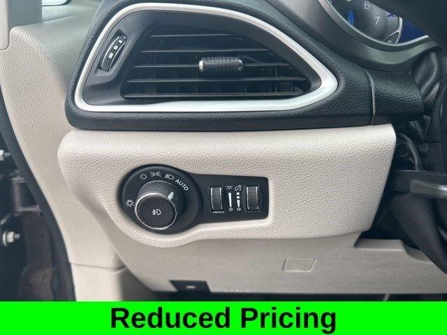 Chrysler Pacifica Touring L 2023