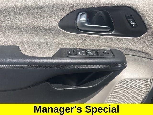 Chrysler Pacifica Touring L 2023