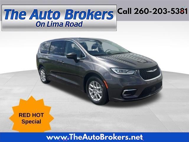 Chrysler Pacifica Touring L 2023