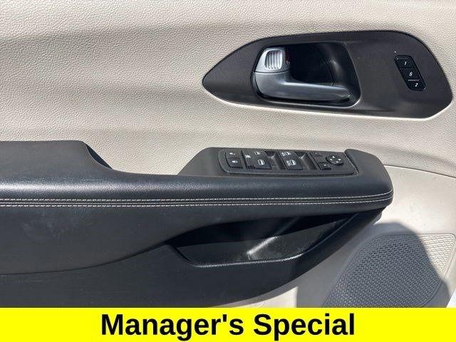 Chrysler Pacifica Touring L 2024