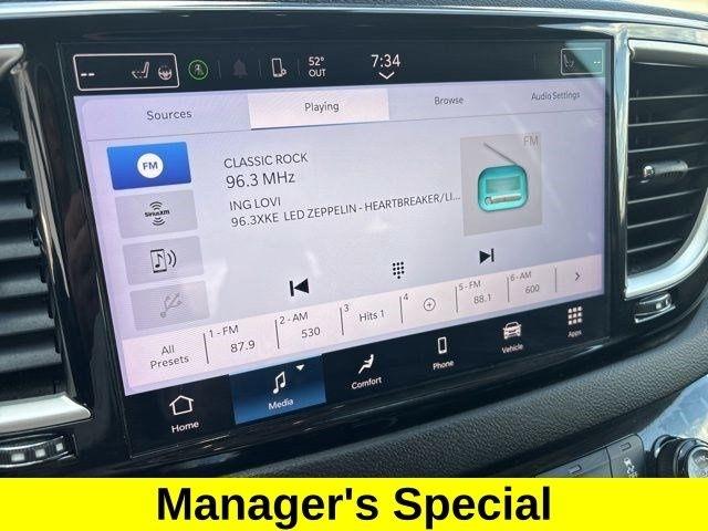 Chrysler Pacifica Touring L 2024