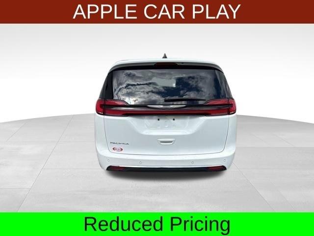 Chrysler Pacifica Touring 2023