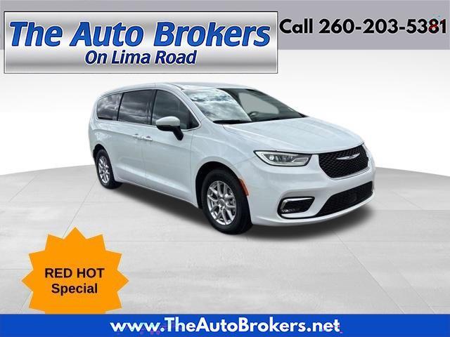 Chrysler Pacifica Touring 2023