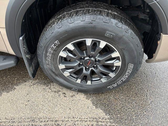 Nissan Titan  2021