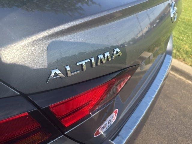 Nissan Altima  2022