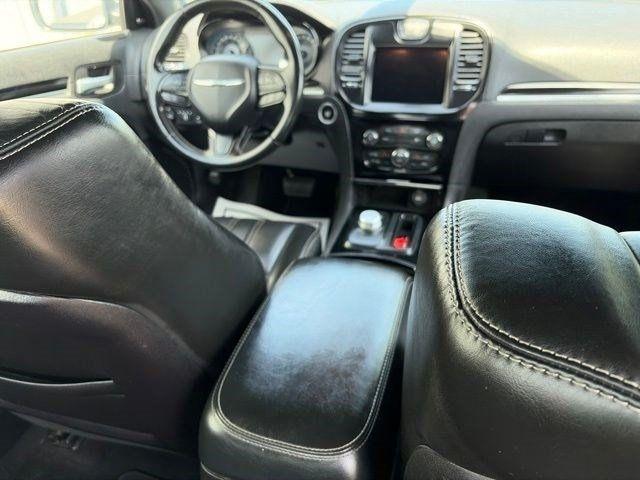 Chrysler 300  2020