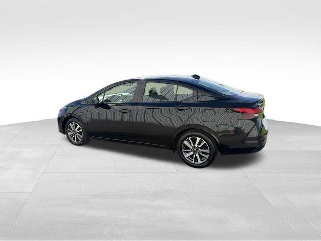 Nissan Versa  2023
