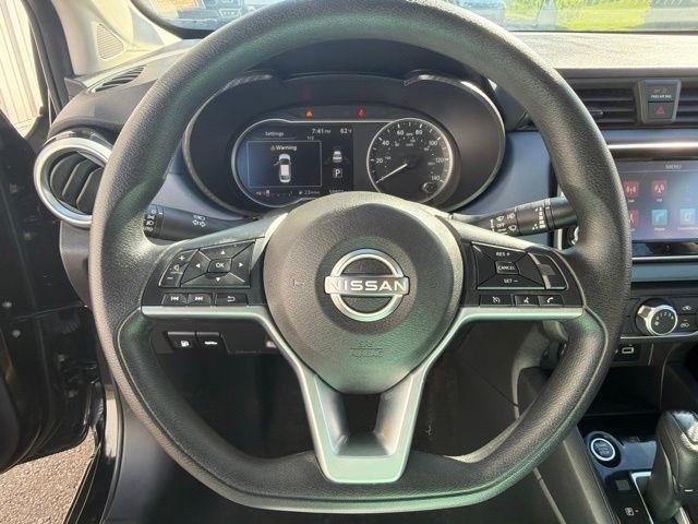 Nissan Versa  2023