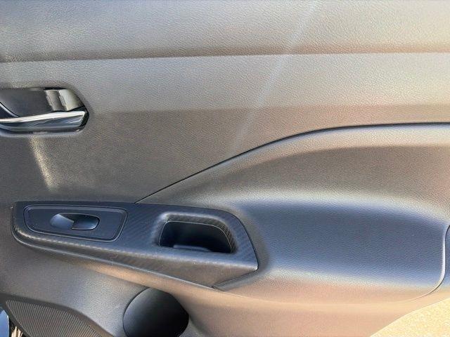 Nissan Versa  2023