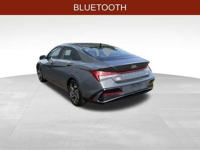 Hyundai Elantra  2024