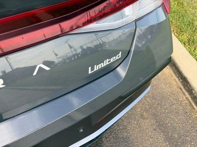 Hyundai Elantra  2024
