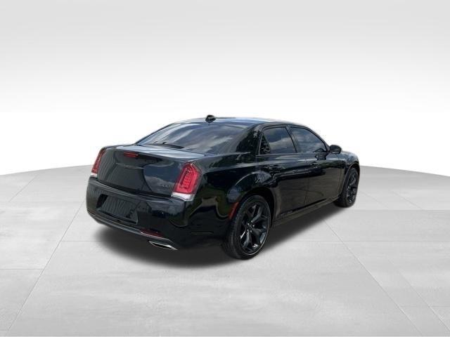 Chrysler 300  2022