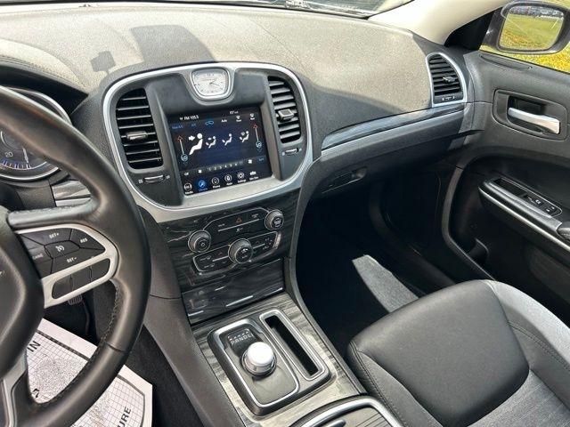 Chrysler 300  2022