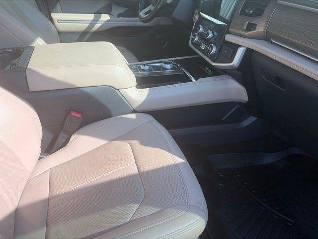 Ford Expedition  2022