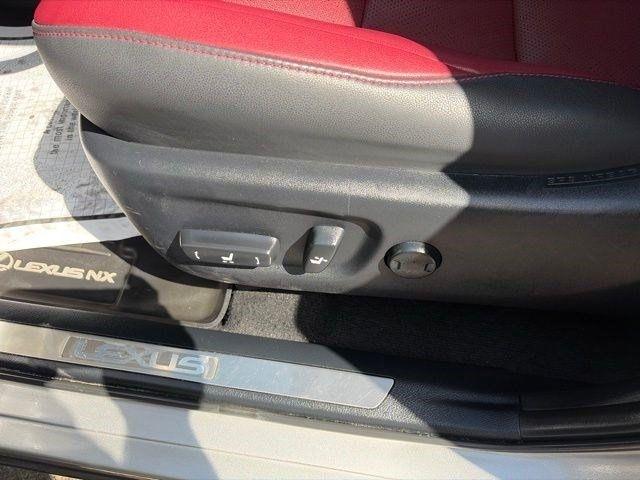 Lexus NX 300  2021