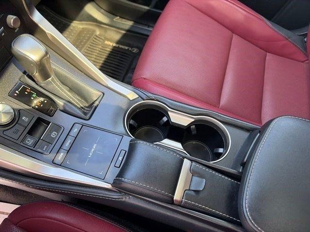 Lexus NX 300  2021