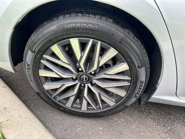 Nissan Altima  2024